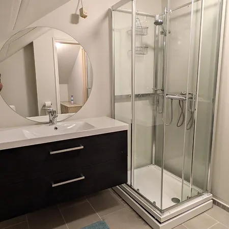 Apartamento Innholdsrik Leilighet Med Hage